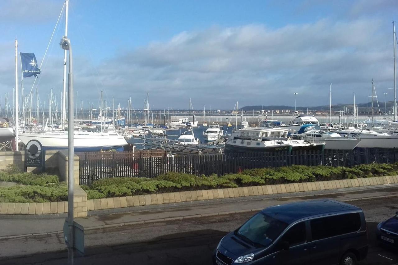 Marina View Lovely Upper 3 Bedroom Apartment Troon Exterior photo